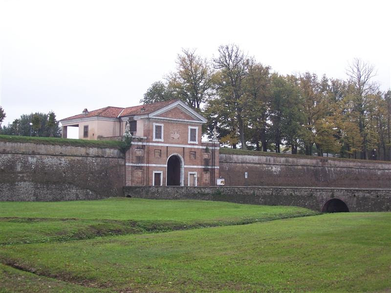 Lucca Wall